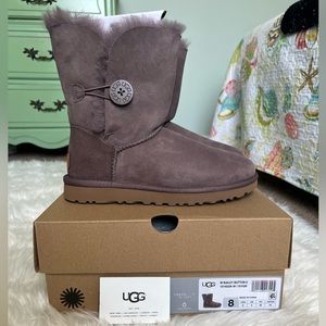 NWT! UGG WOMANS BAILEY BUTTON II :: SIZE 8 :: PURPLE/MAUVE/GREY